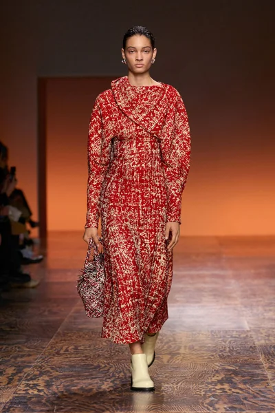 Look 48